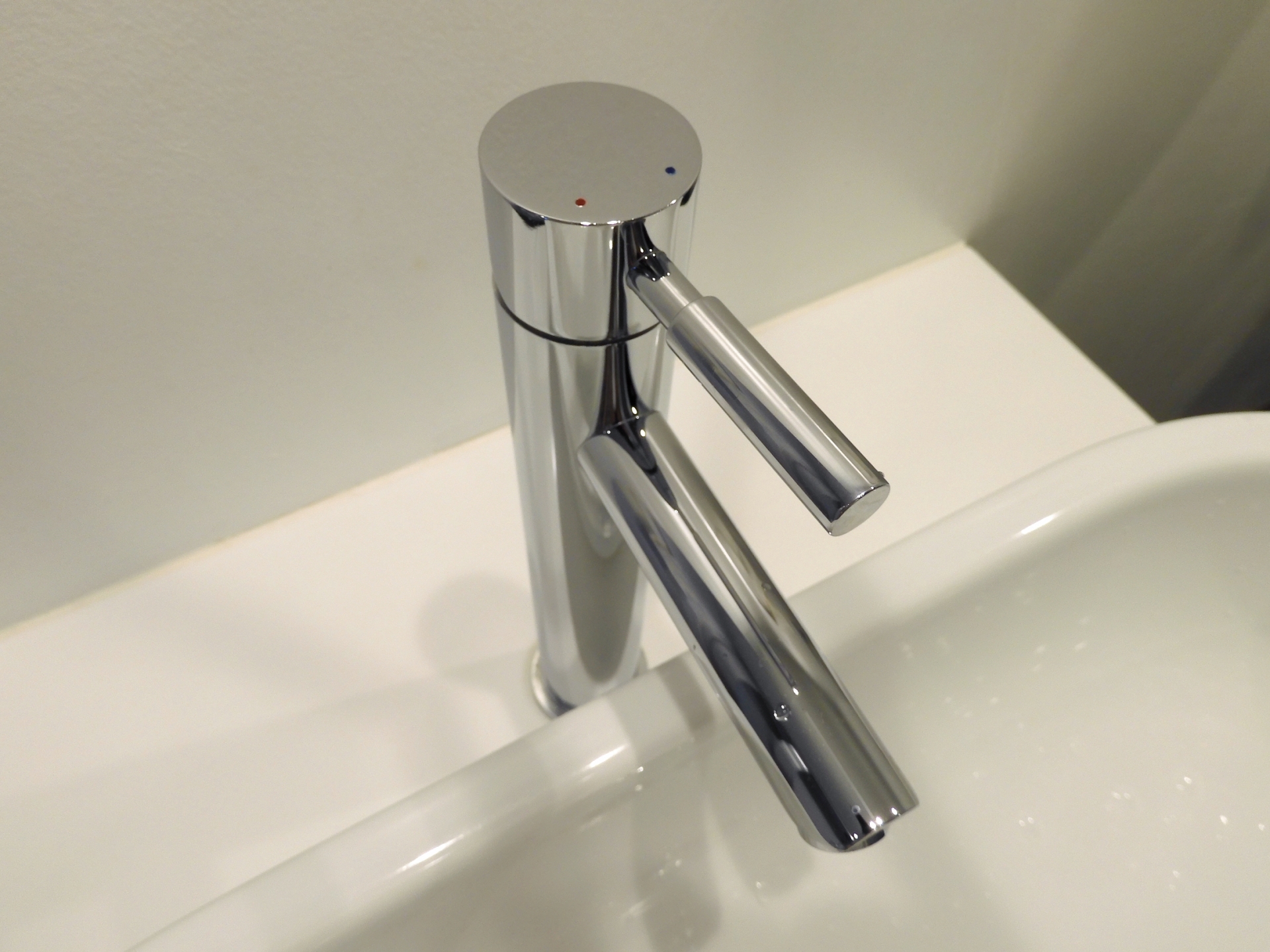 洗面台や洗濯機用の水栓を設置・交換します。
節水機能やおしゃれなデザインの水栓で、快適で便利な設備を整えます。